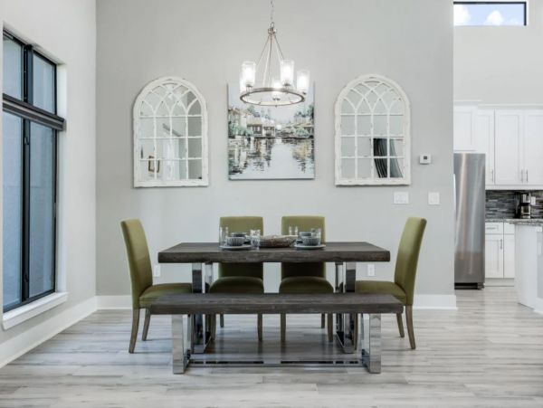 Canal-Front Luxury Vacation Home in Cape Coral Sleeps 9