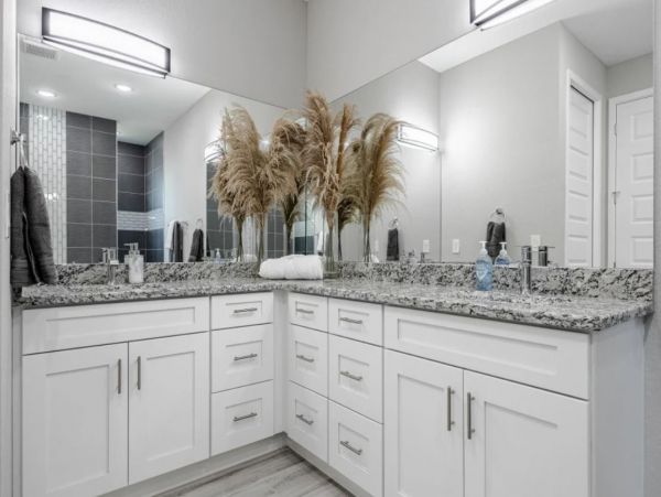 Canal-Front Luxury Vacation Home in Cape Coral Sleeps 9