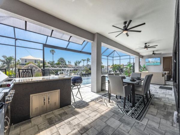 Canal-Front Luxury Vacation Home in Cape Coral Sleeps 9
