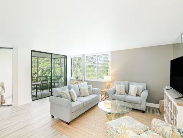 Beachfront Vacation Condo in Longboat Key Sleeps 8