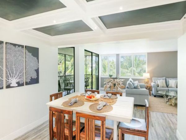Beachfront Vacation Condo in Longboat Key Sleeps 8