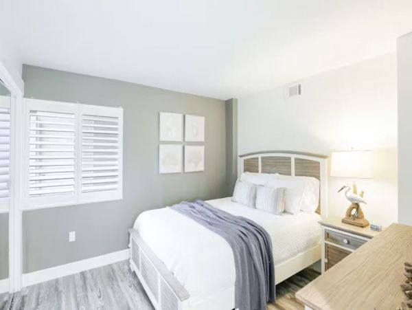 Beachfront Vacation Condo in Longboat Key Sleeps 8