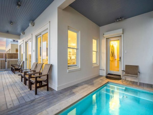 Gulf-Front Luxury Vacation Home in Miramar Beach Sleeps 20