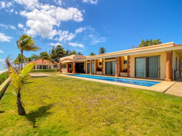 Playa del Carmen Stunning Five Bedroom Vacation Home on the Beach