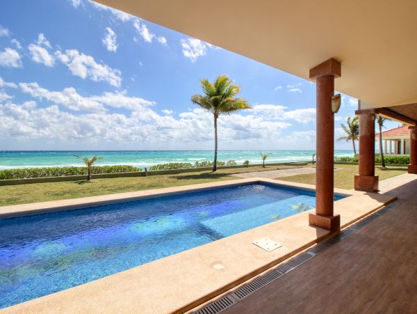 Playa del Carmen Stunning Five Bedroom Vacation Home on the Beach