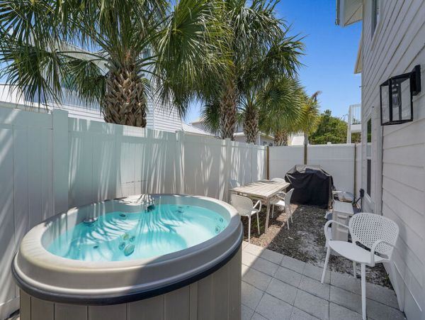Seven Bedroom Vacation Home in Miramar Beach Close to Beach