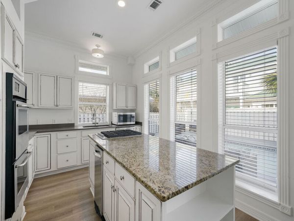 Seven Bedroom Vacation Home in Miramar Beach Close to Beach