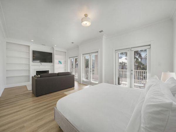 Seven Bedroom Vacation Home in Miramar Beach Close to Beach