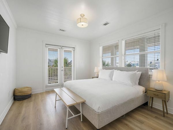 Seven Bedroom Vacation Home in Miramar Beach Close to Beach