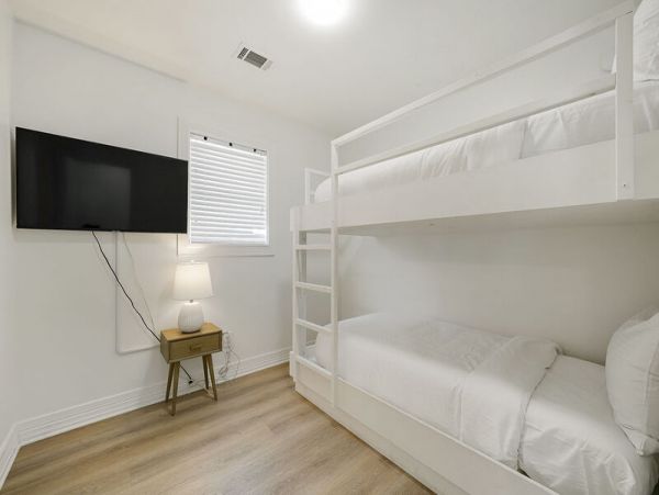 Seven Bedroom Vacation Home in Miramar Beach Close to Beach