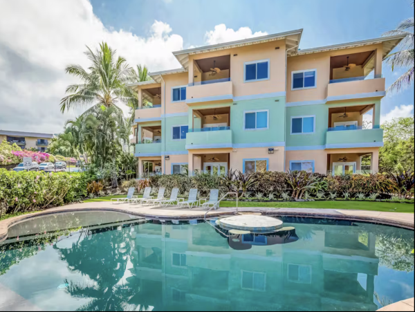 Three Bedroom Luxury Condo Rental - Kona Vacation Rental with Infinity Pool & Lanai