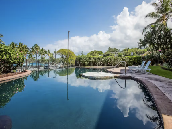 Three Bedroom Luxury Condo Rental - Kona Vacation Rental with Infinity Pool & Lanai