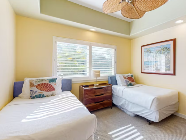 Three Bedroom Luxury Condo Rental - Kona Vacation Rental with Infinity Pool & Lanai