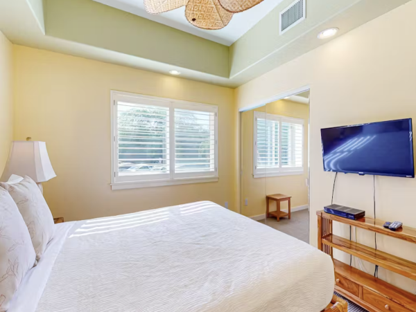 Three Bedroom Luxury Condo Rental - Kona Vacation Rental with Infinity Pool & Lanai