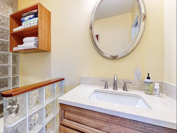 Three Bedroom Luxury Condo Rental - Kona Vacation Rental with Infinity Pool & Lanai