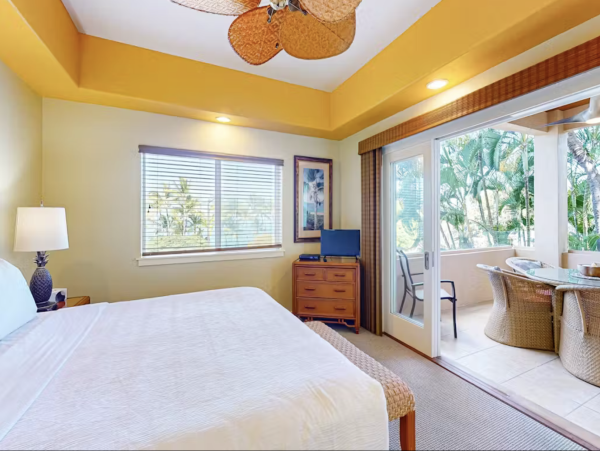 Three Bedroom Luxury Condo Rental - Kona Vacation Rental with Infinity Pool & Lanai