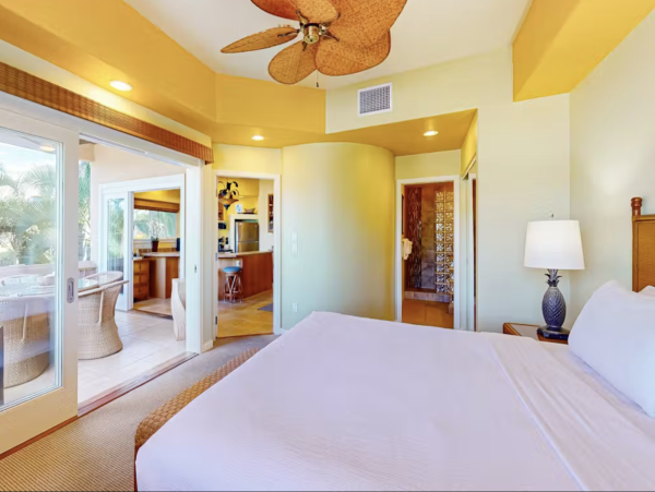 Three Bedroom Luxury Condo Rental - Kona Vacation Rental with Infinity Pool & Lanai