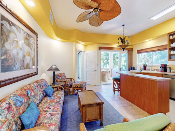Three Bedroom Luxury Condo Rental - Kona Vacation Rental with Infinity Pool & Lanai