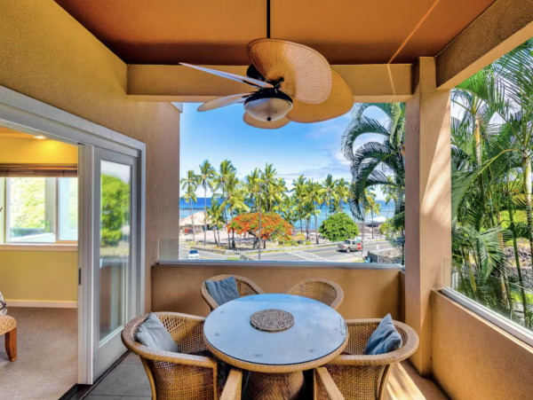 Three Bedroom Luxury Condo Rental - Kona Vacation Rental with Infinity Pool & Lanai