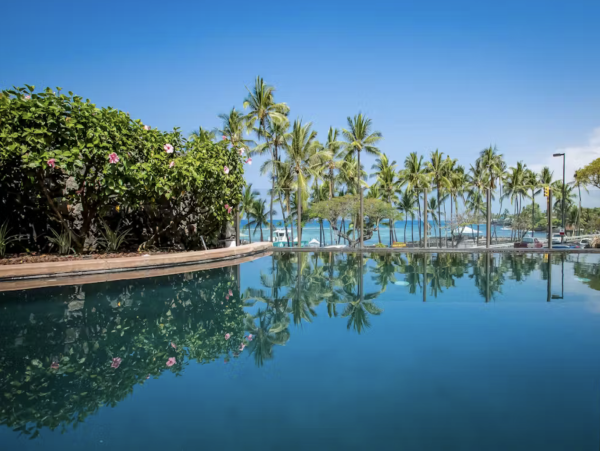 Three Bedroom Luxury Condo Rental - Kona Vacation Rental with Infinity Pool & Lanai
