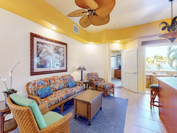 Three Bedroom Luxury Condo Rental - Kona Vacation Rental with Infinity Pool & Lanai