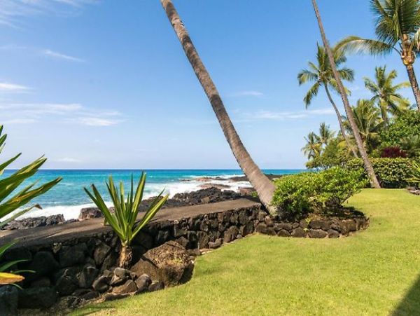 Oceanfront Kailua-Kona Vacation Villa Three Bedroom