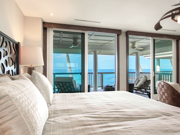 Oceanfront Kailua-Kona Vacation Villa Three Bedroom