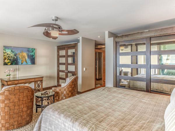 Oceanfront Kailua-Kona Vacation Villa Three Bedroom