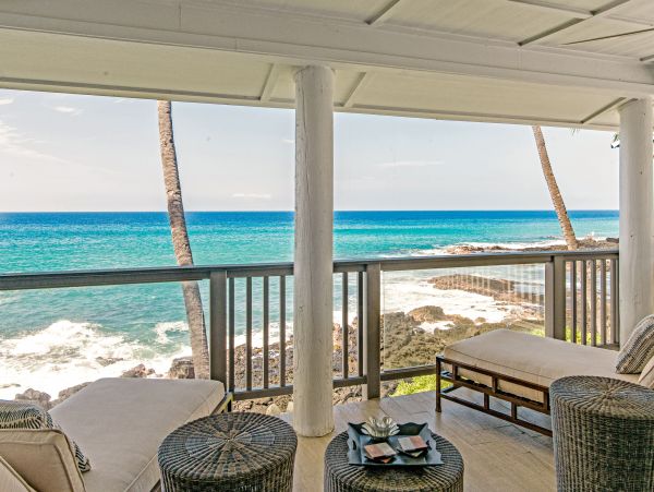 Oceanfront Kailua-Kona Vacation Villa Three Bedroom