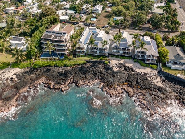 Oceanfront Kailua-Kona Vacation Villa Three Bedroom