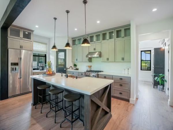 Three Bedroom Upscale Vacation Home in Poipu