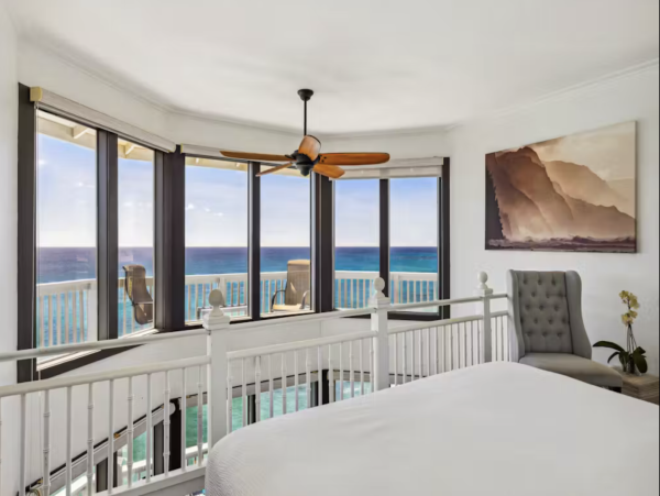Perched on The Edge OF The Pacific NEW ARRIVAL 4 Bedrooms Plus Studio
