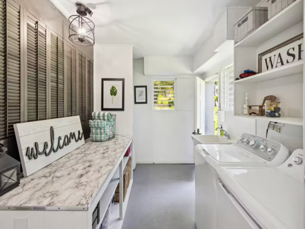 Perched on The Edge OF The Pacific NEW ARRIVAL 4 Bedrooms Plus Studio