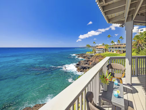 Perched on The Edge OF The Pacific NEW ARRIVAL 4 Bedrooms Plus Studio
