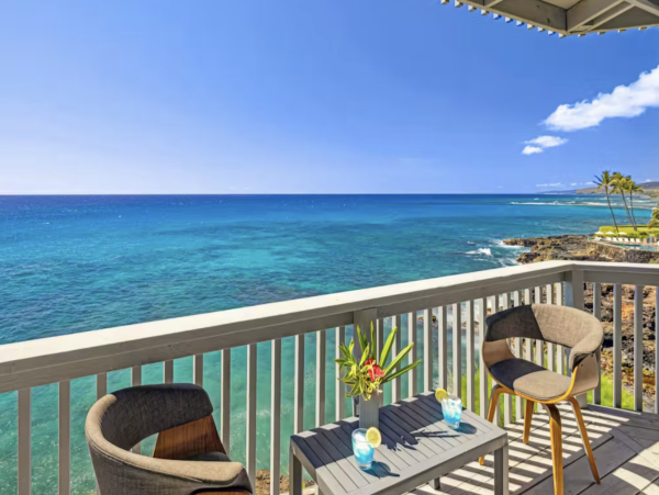 Perched on The Edge OF The Pacific NEW ARRIVAL 4 Bedrooms Plus Studio