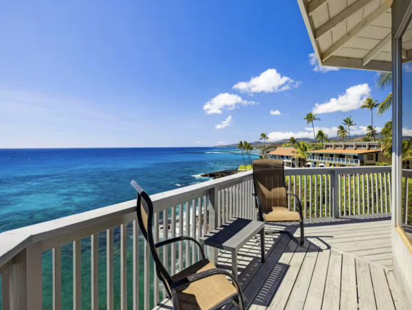Perched on The Edge OF The Pacific NEW ARRIVAL 4 Bedrooms Plus Studio