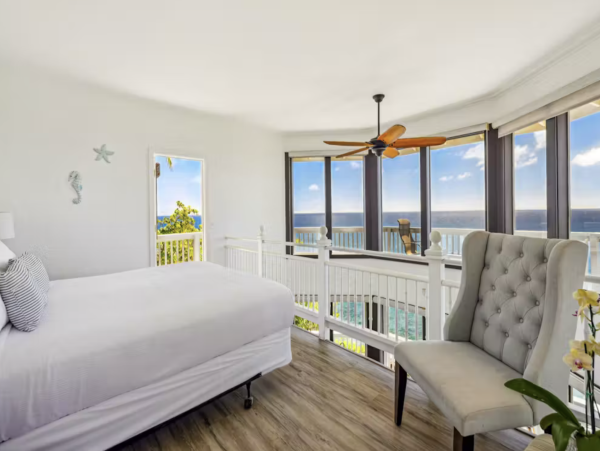 Perched on The Edge OF The Pacific NEW ARRIVAL 4 Bedrooms Plus Studio