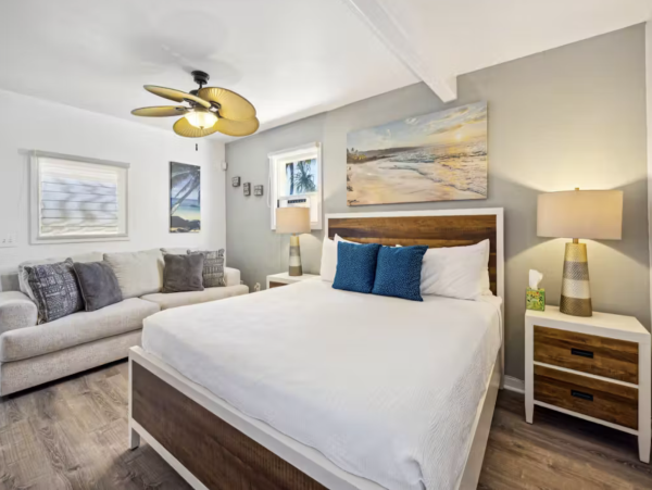 Perched on The Edge OF The Pacific NEW ARRIVAL 4 Bedrooms Plus Studio