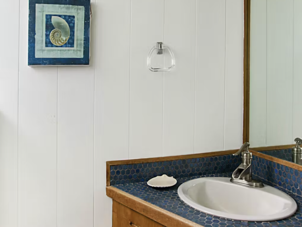 Perched on The Edge OF The Pacific NEW ARRIVAL 4 Bedrooms Plus Studio