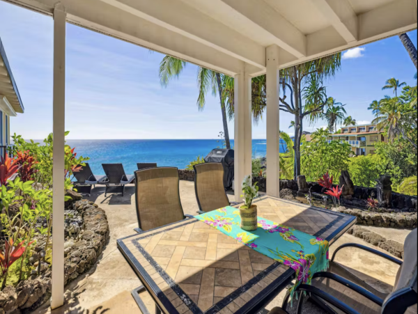 Perched on The Edge OF The Pacific NEW ARRIVAL 4 Bedrooms Plus Studio