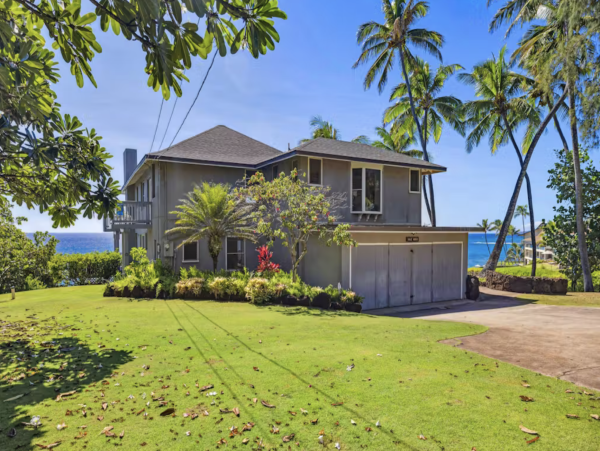 Perched on The Edge OF The Pacific NEW ARRIVAL 4 Bedrooms Plus Studio