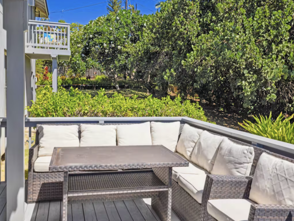 Perched on The Edge OF The Pacific NEW ARRIVAL 4 Bedrooms Plus Studio
