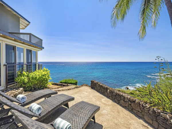 Perched on The Edge OF The Pacific NEW ARRIVAL 4 Bedrooms Plus Studio
