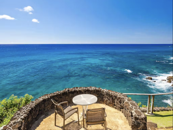 Perched on The Edge OF The Pacific NEW ARRIVAL 4 Bedrooms Plus Studio