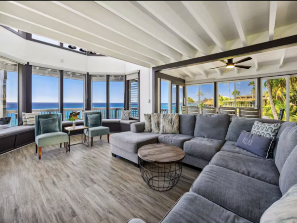 Perched on The Edge OF The Pacific NEW ARRIVAL 4 Bedrooms Plus Studio
