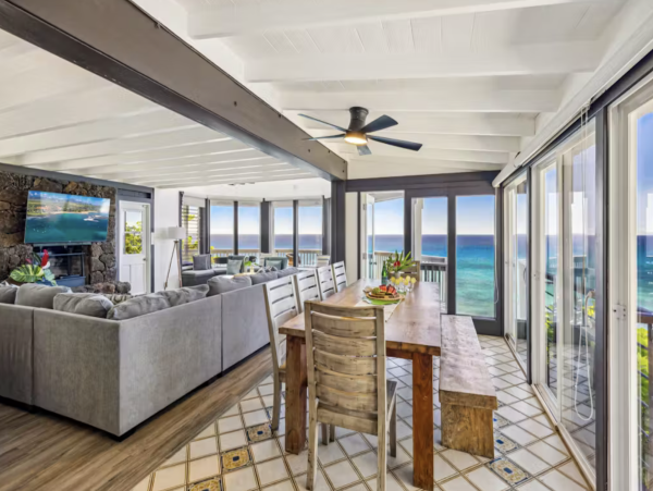 Perched on The Edge OF The Pacific NEW ARRIVAL 4 Bedrooms Plus Studio