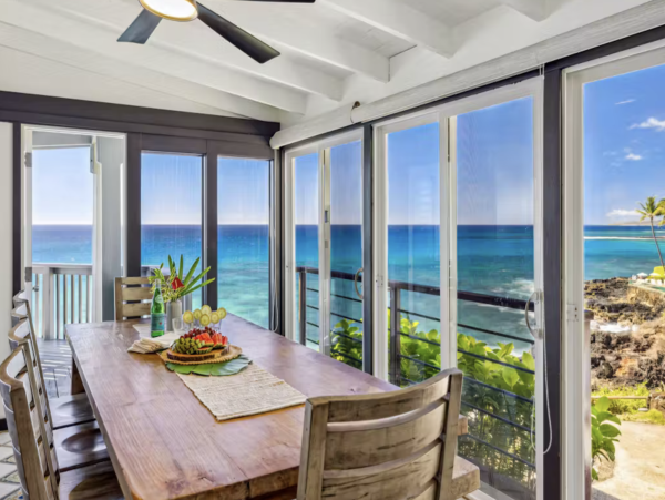 Perched on The Edge OF The Pacific NEW ARRIVAL 4 Bedrooms Plus Studio