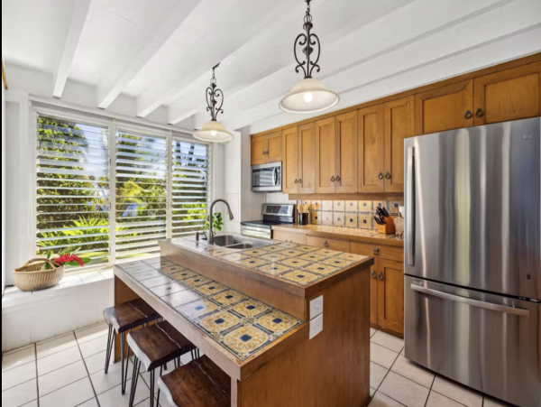 Perched on The Edge OF The Pacific NEW ARRIVAL 4 Bedrooms Plus Studio