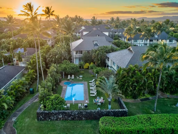 Two Bedroom Kauai Vacation Condo - Walk to Beach - Sleeps 4