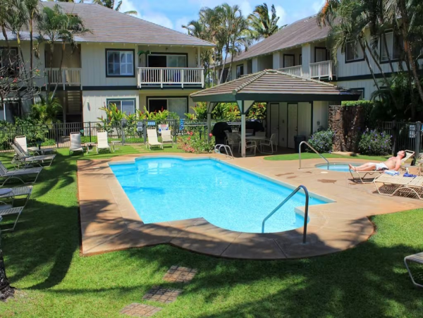 Two Bedroom Kauai Vacation Condo - Walk to Beach - Sleeps 4